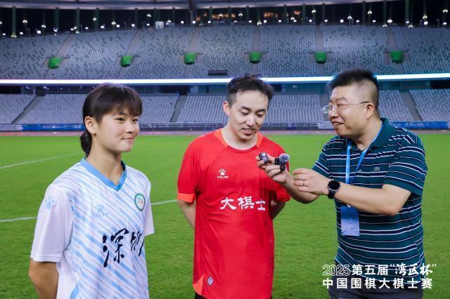 就连聚会都, 的职业, 宝安区方面