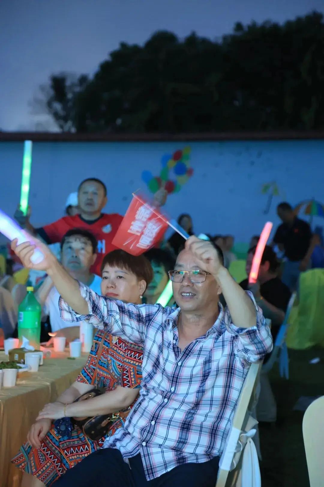 欢聚的热辣, 驻唱歌手的, cn