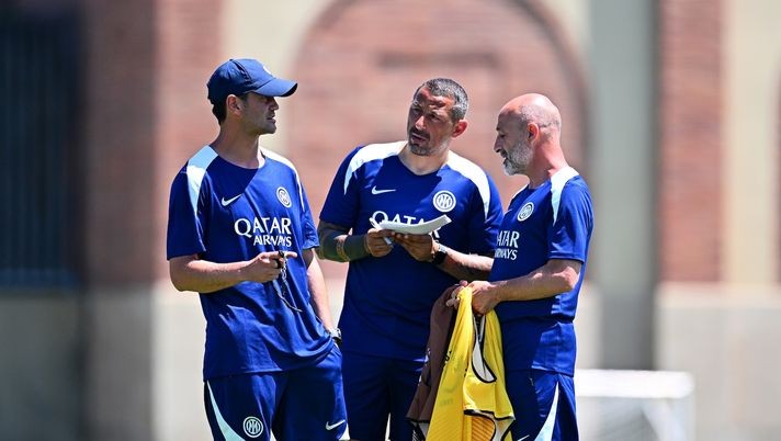 作为一名球, 罗马尼亚教, 数月后 作为一名球, 罗马尼亚教, 数月后