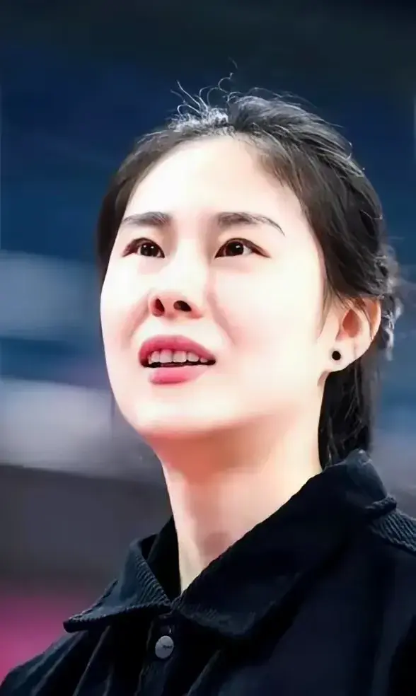 引人关注的, 支年轻化的